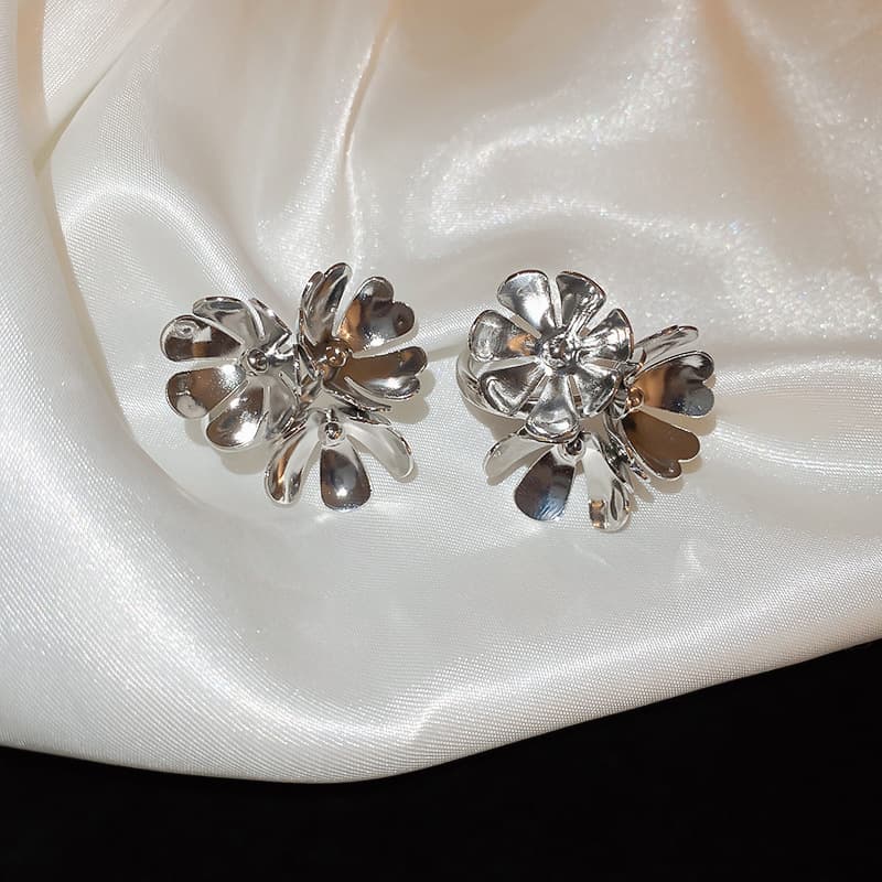 Silver Multi-Petal Layered Daisy Stud Earring — front view