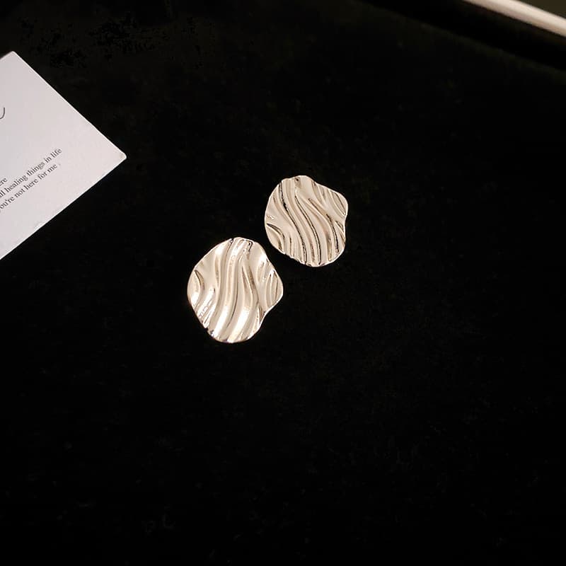 Silver Wave-Engraved Disc Stud Earring — front view