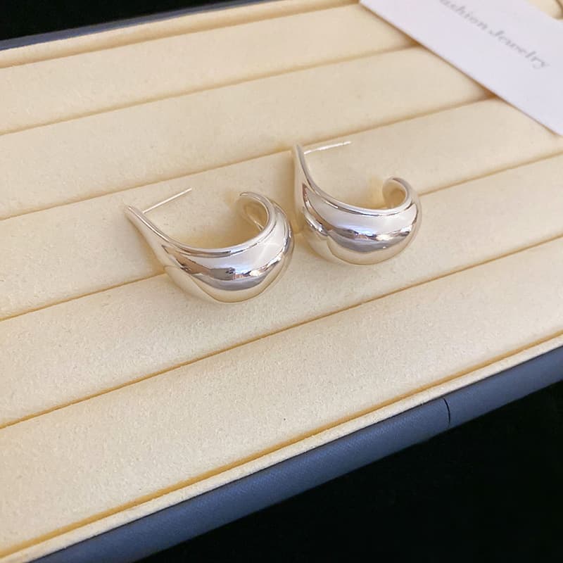 Silver Wide Layered C-Arc Stud Earring — front view