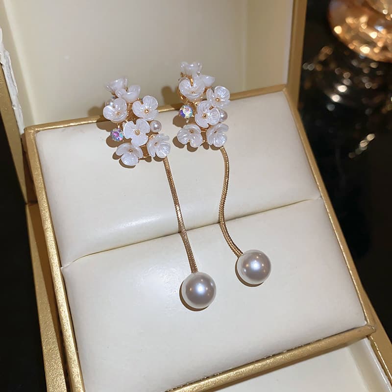Shell Blossom Cluster Gold Thread Drop Earring — Earring minimals from Mowey Studio