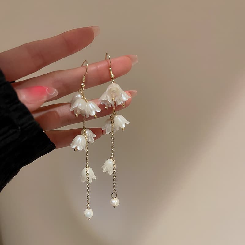 Ivory Bell Flower Gold Chain Pearl Drop Earring — Earring minimals from Mowey Studio