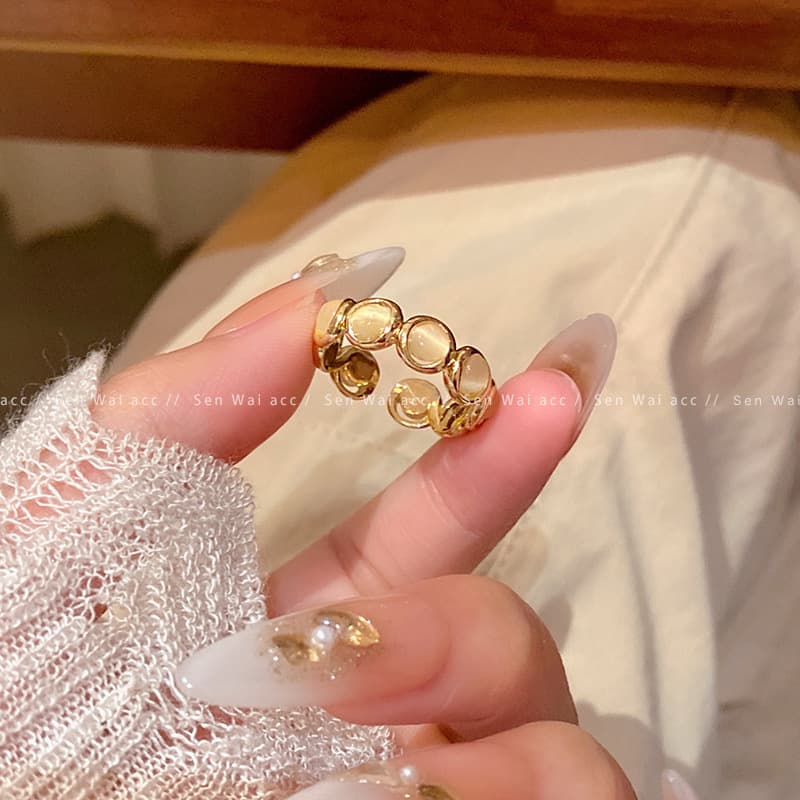 Gold Round Cat Eye Bubble Band Ring — Ring statements from Mowey Studio