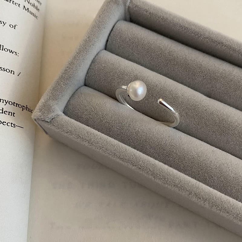 Single Pearl Minimal Silver Ring — front view