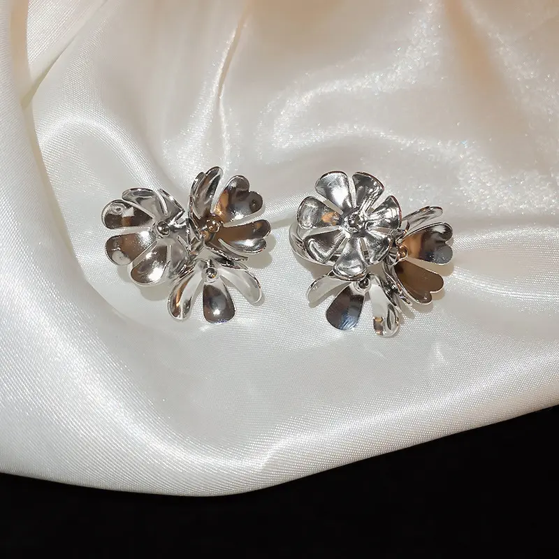 Silver Multi-Petal Layered Daisy Stud Earring — front view