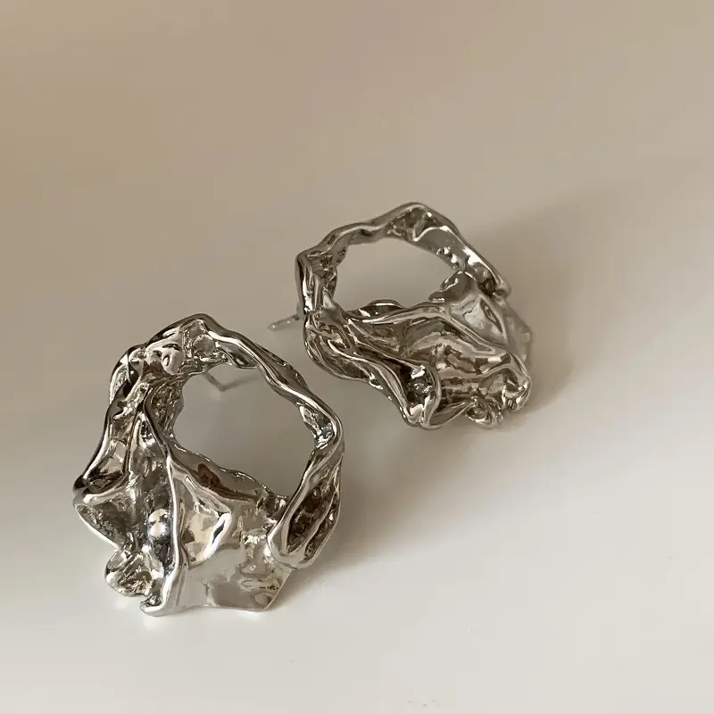 Silver Molten Hollow Wreath Stud Earring — front view