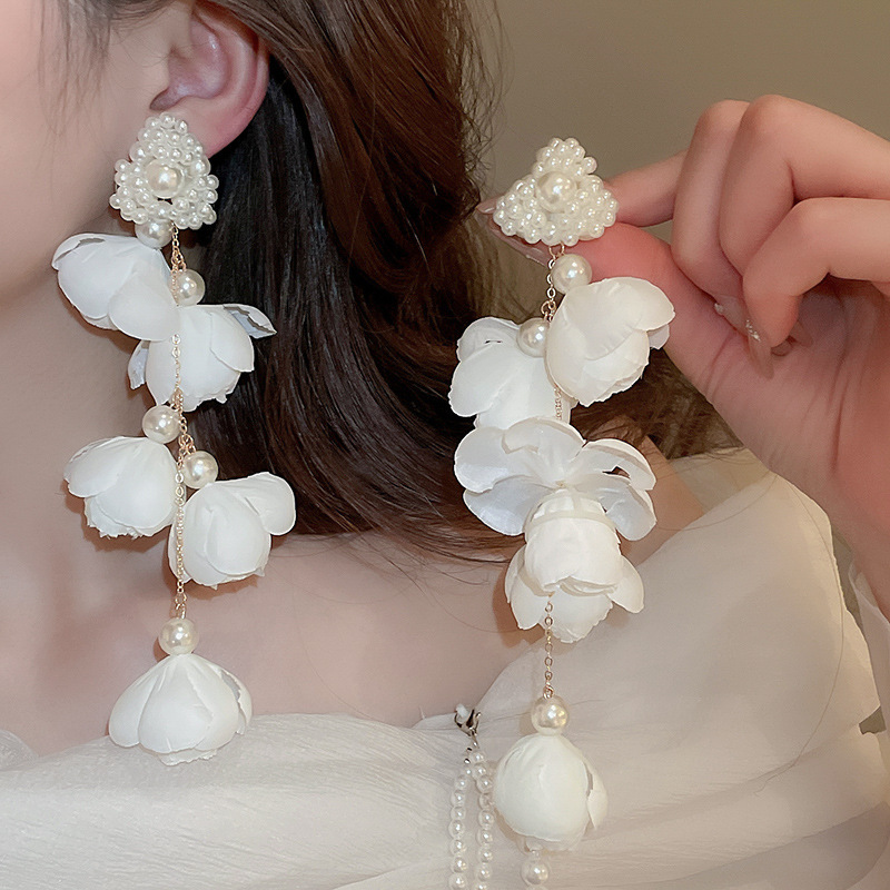 Ivory Bud & Pearl Heart Chain Drop Earring