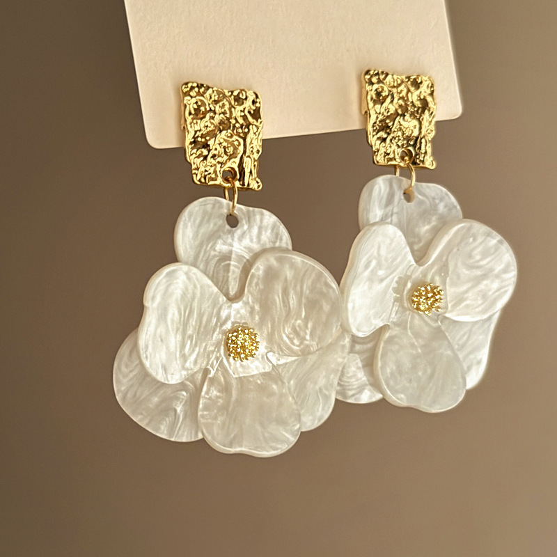 Pearl Acrylic Pansy & Gold Filigree Drop Earring