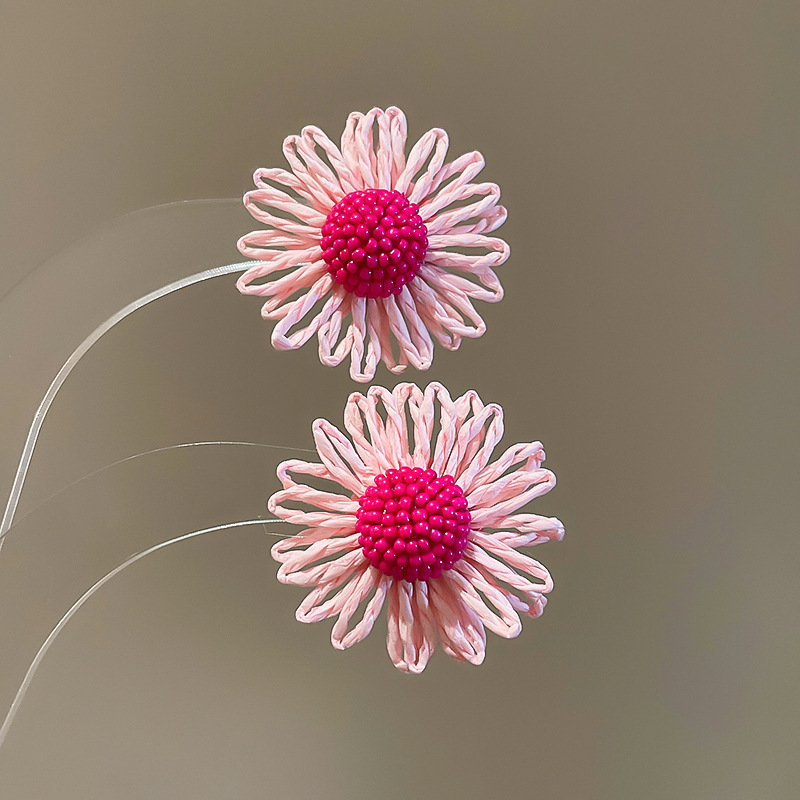 Blush Raffia Daisy Beaded Stud Earring