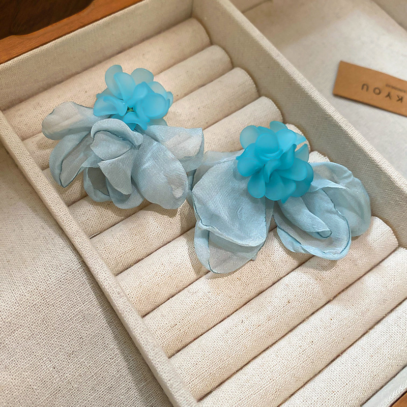 Sky Chiffon Bloom Stud Earring