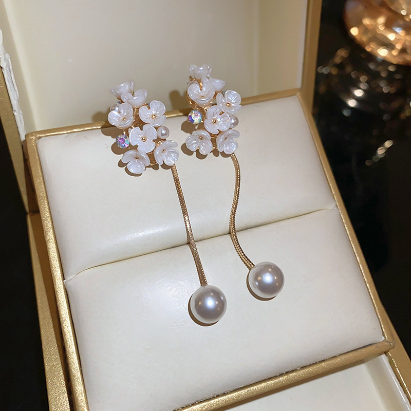 Shell Blossom Cluster Gold Thread Drop Earring