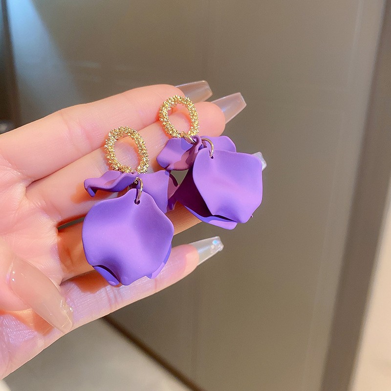 Amethyst Matte Petal Gold Oval Drop Earring