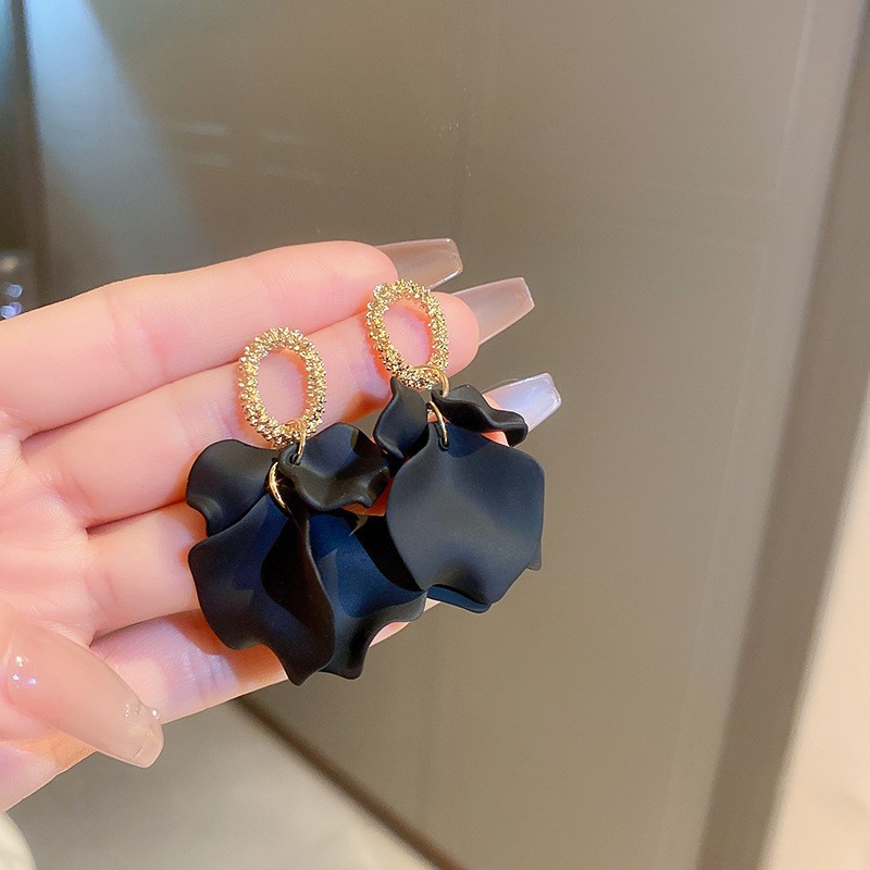 Onyx Ruffle Petal Gold Oval Drop Earring