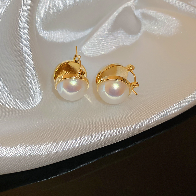 Gold Dome Cap Pearl Clip-on Earring