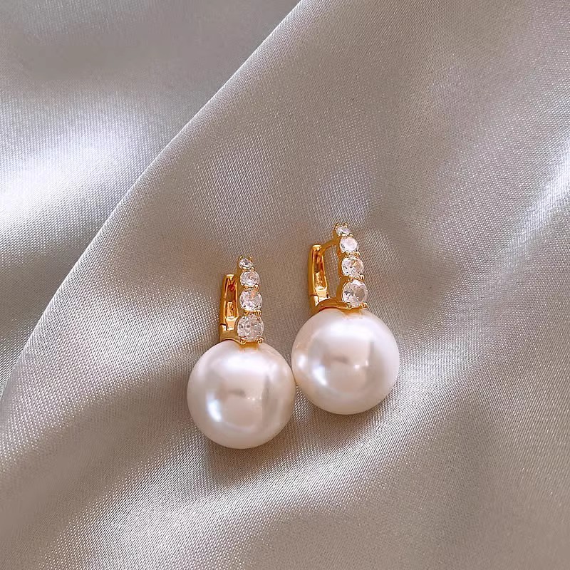 Ivory Crystal Drop Pearl Clip-on Earring
