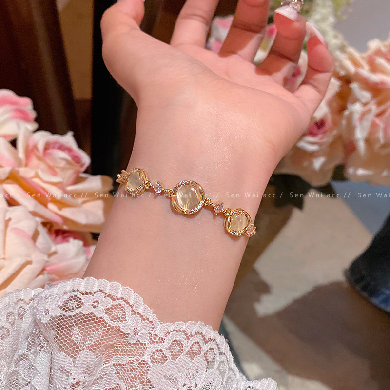 Gold Cat's Eye Round Link Chain Bracelet